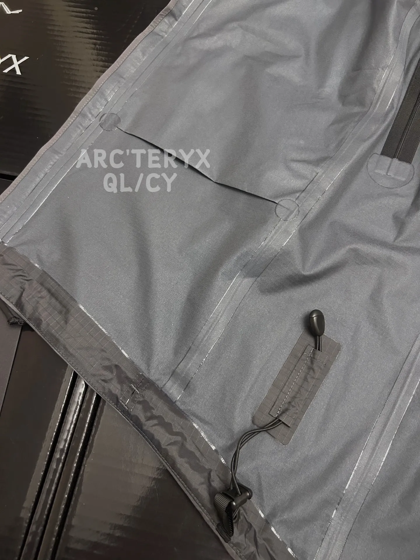 D 15 Alpha Lt • ： GORE-TEX Breathable ， + ， • Classic ： ， + ， • ：Black（Versatile ）、 Gray（ ）、 （ ）、 （ ） • ：ARC'TERYX ， ， ， / / ！ GORE-TEX 、 、 ， Black/ / / ， In Stock，Quality ， 💯